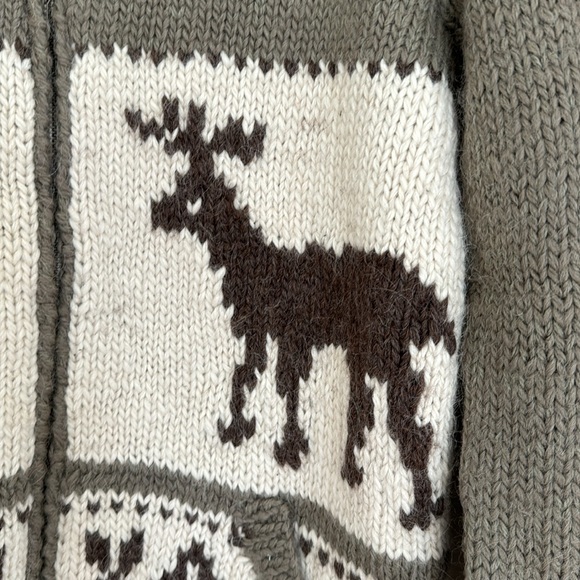 Faherty Sweater! ❄️ - Picture 3 of 7